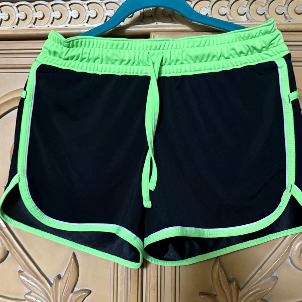 Xersion Athletic Shorts black & Neon Green Trim elasticWaist drawstring guc sz S